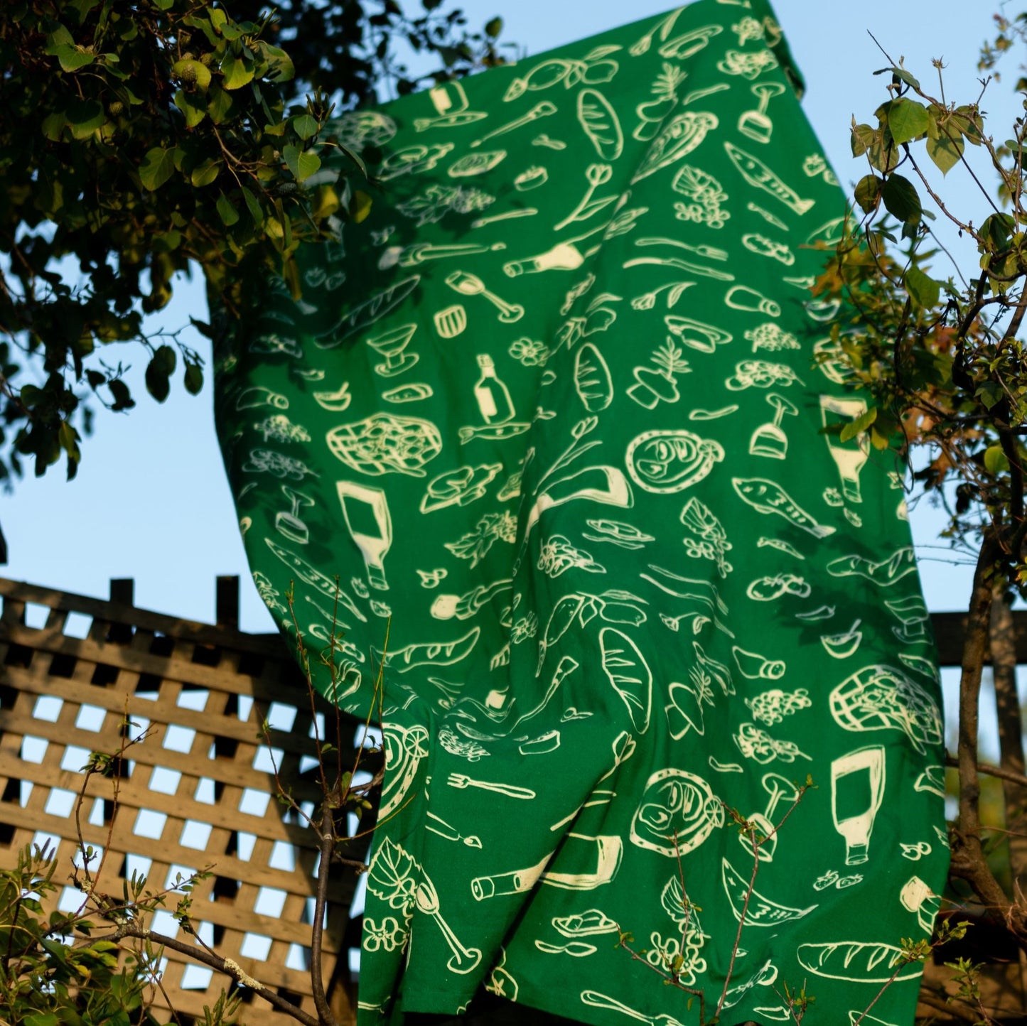 Green Feast Tablecloth - Dancing Grass