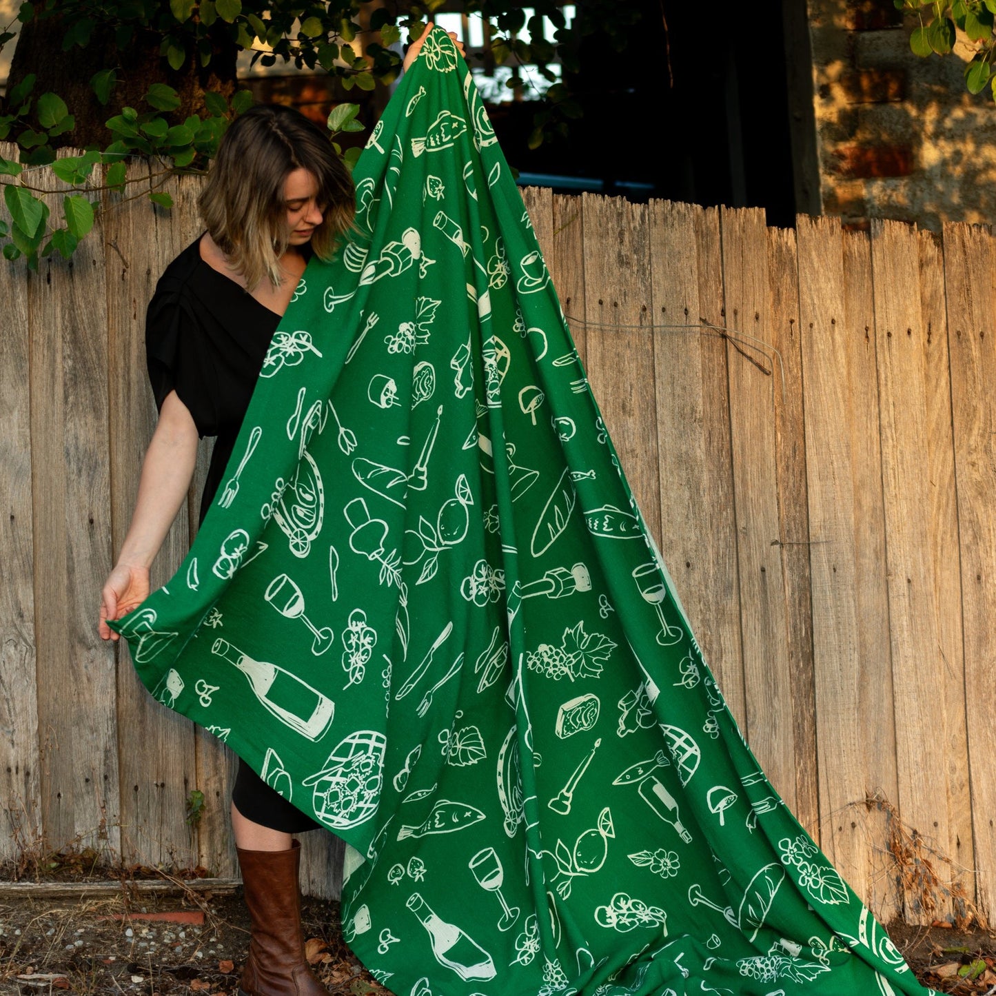 Green Feast Tablecloth - Dancing Grass