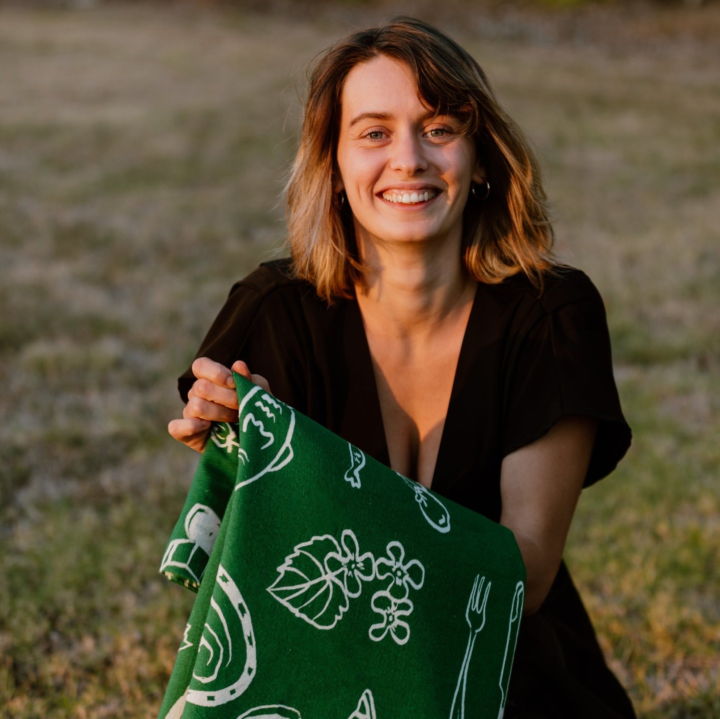 Green Feast Tablecloth - Dancing Grass