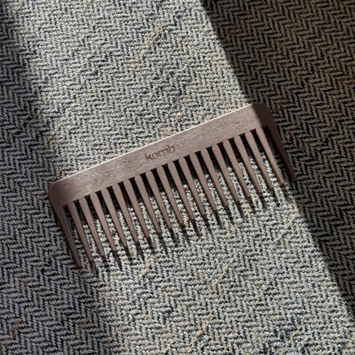 No 1. Wide Tooth Comb (Clay) - Komb