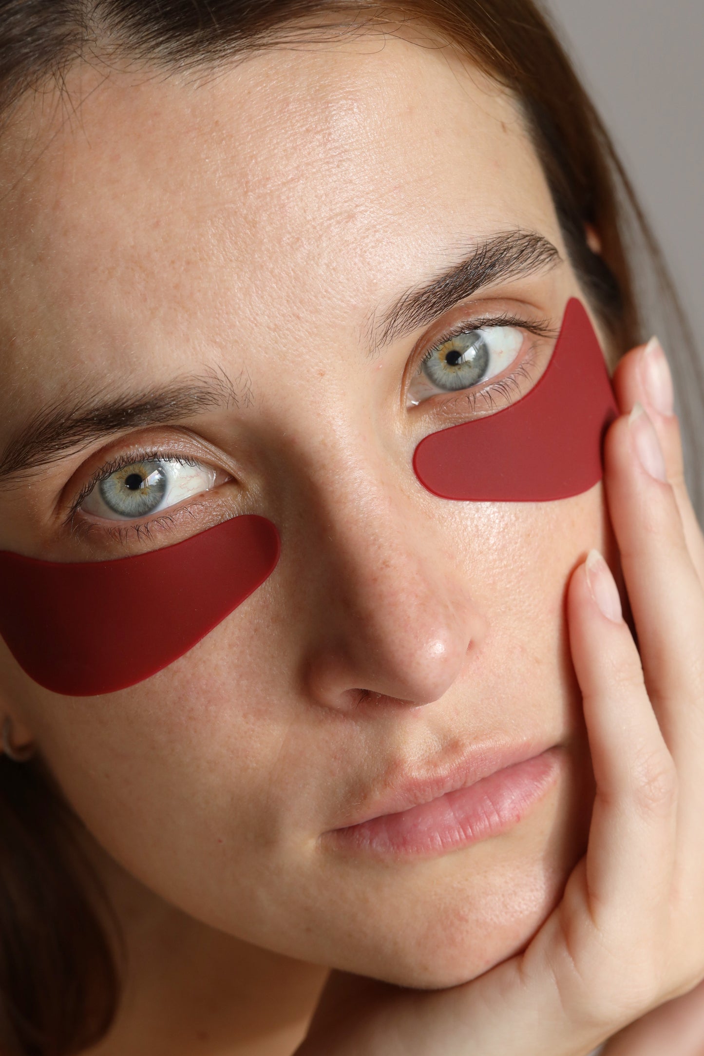 Shades Of Red Brighten & Correct Eye Serum 15ml + Reusable Eye Masks - Gracious Minds